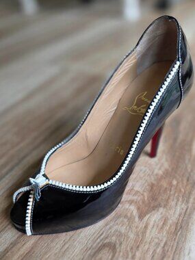 Christian Louboutin Caracolo Black Patent Zipper Open Tow Pumps Eur. 40
